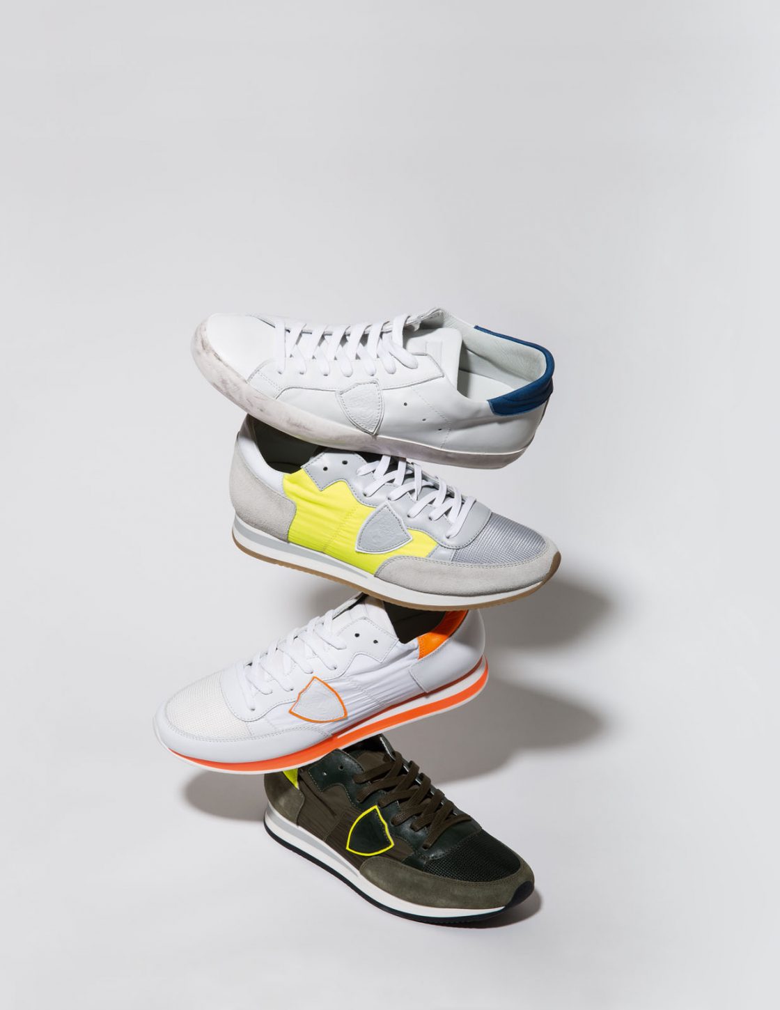 190109_1873MAG-25-final von unten nach oben — Sneaker um € 280,–, Sneaker um € 265,–, Sneaker um € 280,–, Sneaker um € 265,–, alle von Philippe Model.