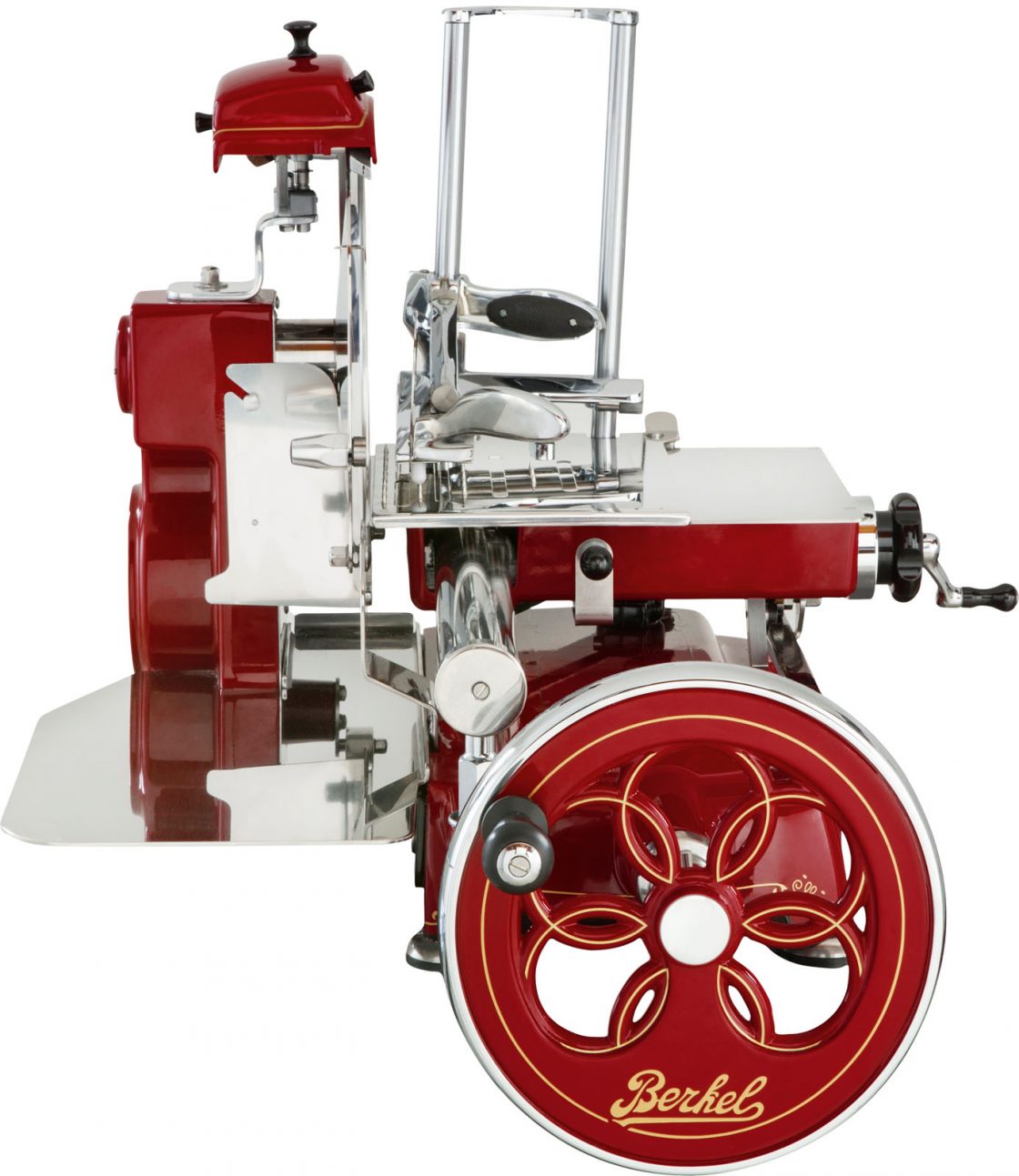 berkel-flywheel-slicer-VLT-red-front-alta FORMVOLLENDET GESCHWUNGEN DIE SCHWUNGRADBETRIEBENE AUFSCHNITTMASCHINE VON BERKEL STEHT SEIT 120 JAHREN FÜR ELEGANZ UND PRÄZISION. DER DESIGNKLASSIKER VOLANO KANN WAHLWEISE MIT ODER OHNE STANDFUSS BEI KASTNER & ÖHLER IN DER HOME-ABTEILUNG BESTELLT WERDEN.