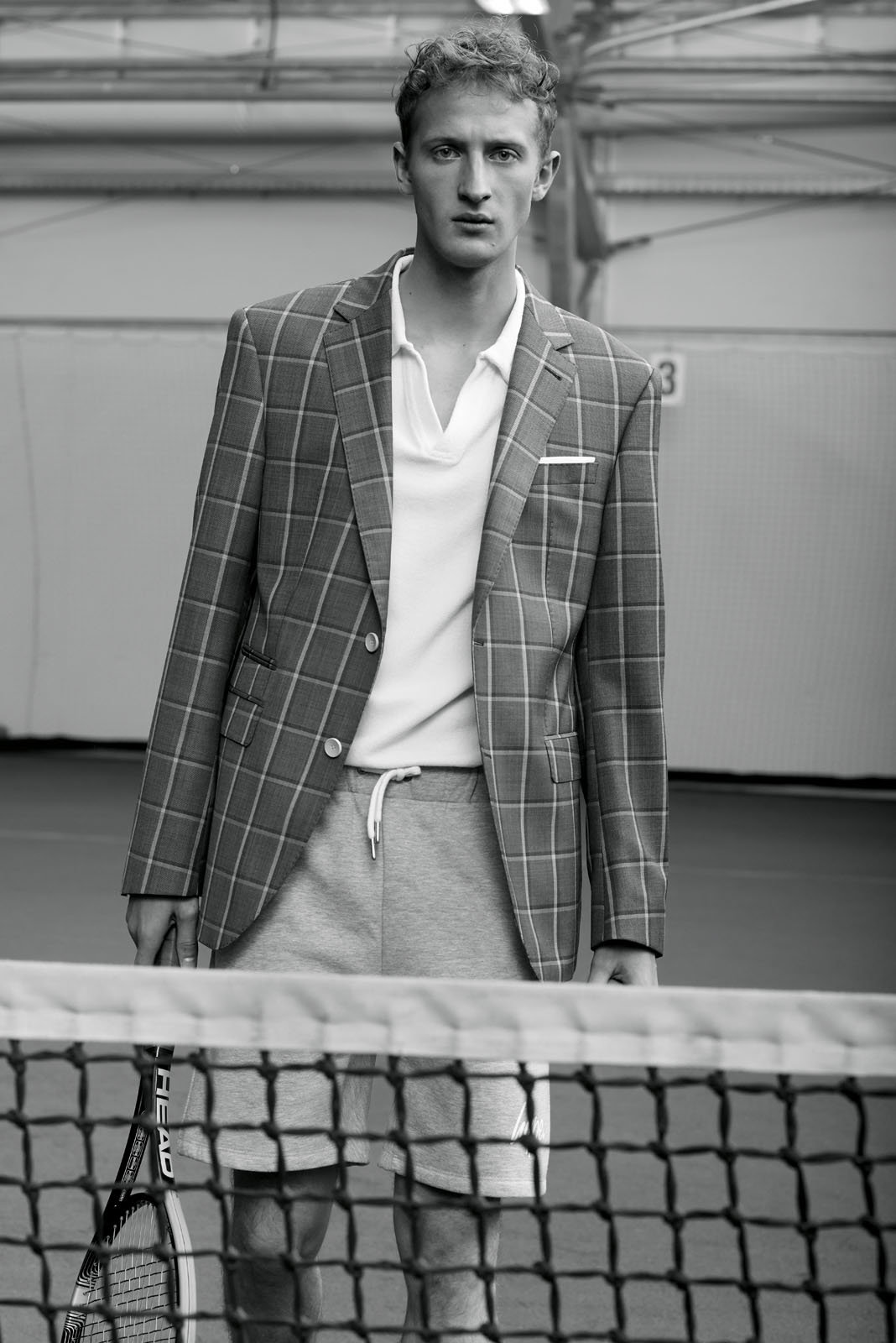 k_und_ö_tennis_9391 RGB Diese Seite — Anzug von Joop um € 549,–, Polo von Drykorn um € 79,95, Hose von Hype um € 39,99.