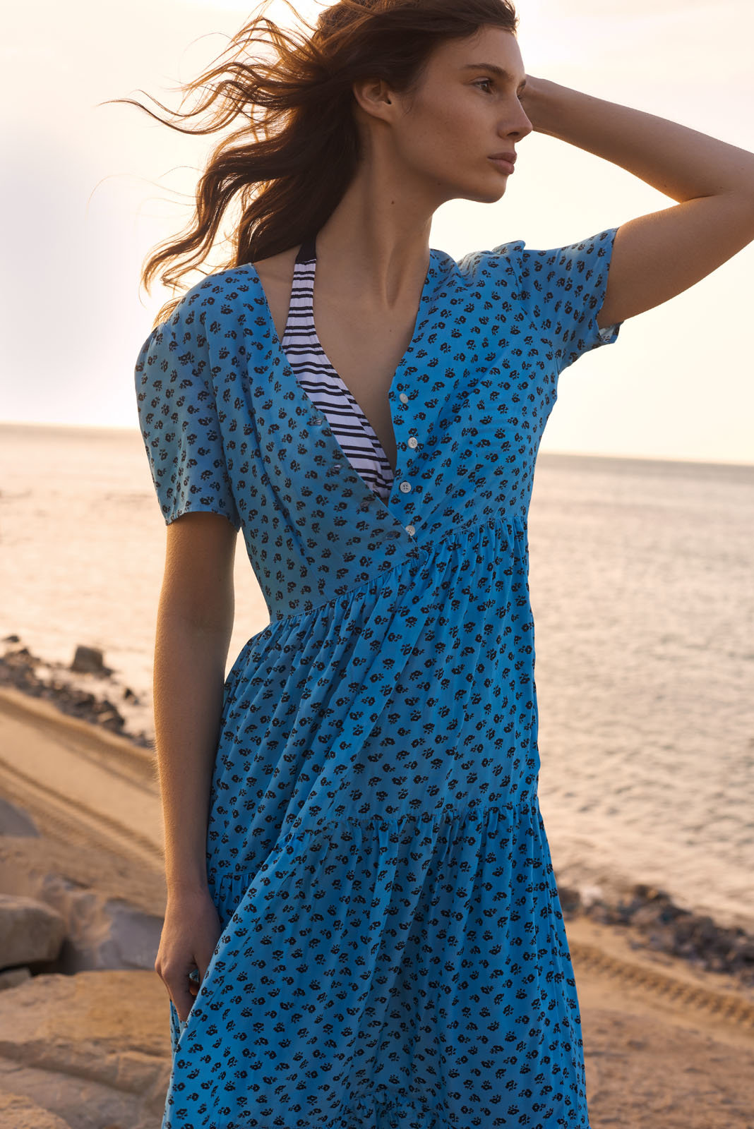 k_und_ö_tunesien_beachwear_sujet01_0451 RGB Kleid von Calvin Klein um € 129,90, Bikinioberteil von Marc O’Polo um € 79,95.