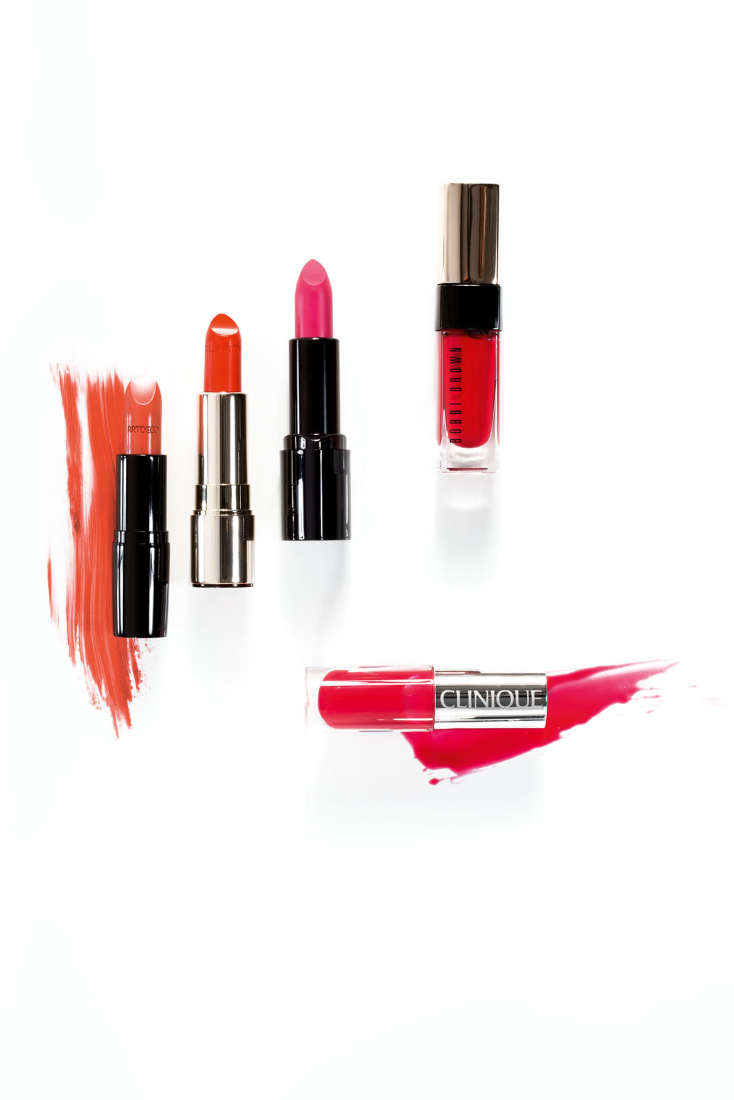 _W__3253_hires_fin 1 Perfect Color Lipstick 898 von Artdeco um € 11,95 *. 2 Joli Rouge 701 von Clarins um € 25,95. 3 Lipstick 04 von Dr. Hauschka um € 19,50. 4 Luxe Liquid Lip High Shine 08 von Bobbi Brown um € 37,95. 5 Pop Splash Lipgloss 13 von Clinique um € 23,95. * online nicht verfügbar