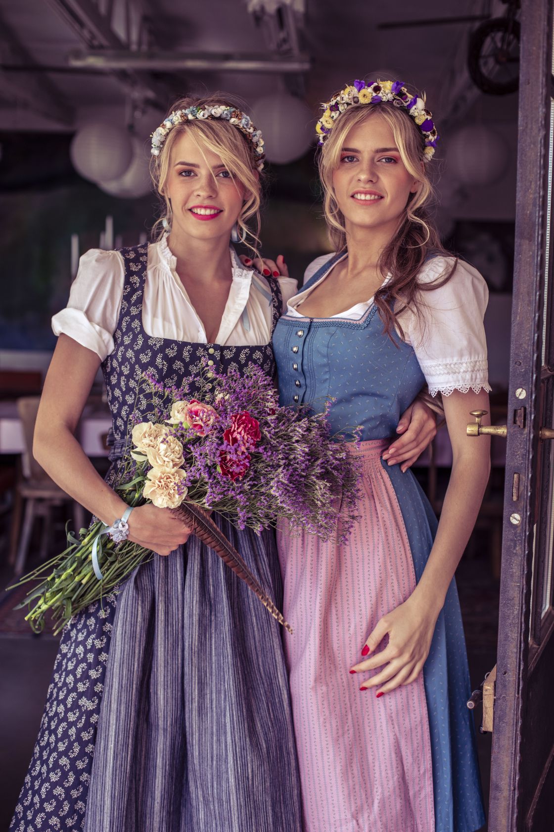 We-Are-Flowergirls-Country-Collection-Flowercrown-Hannalein-€99,–Flowercrown-Ninalein-€99,–2 Blumenkränze von WE ARE FLOWERGIRLS