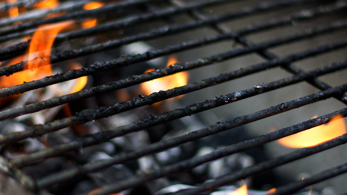 Griller_reinigen_Tricks_01_1120x630 Griller_reinigen_Tricks_01_1120x630